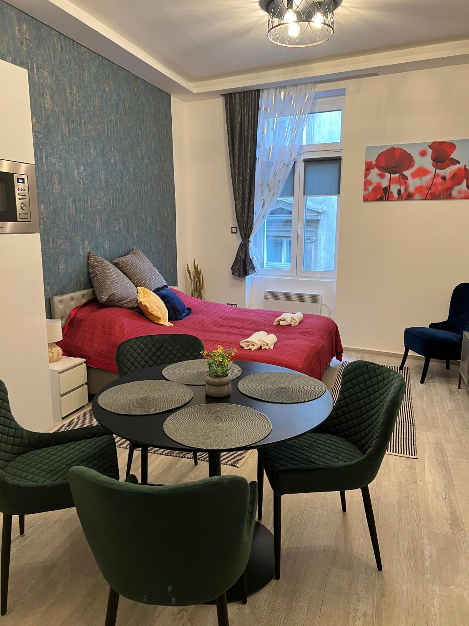 Center Apartman In The Famous Hajos Street Budapest Exterior photo
